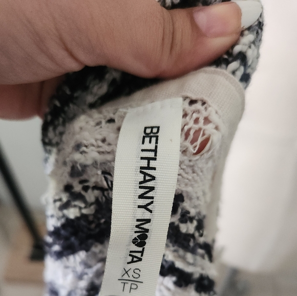 Bethany Mota Oversized Sweater - Picture 6 of 6